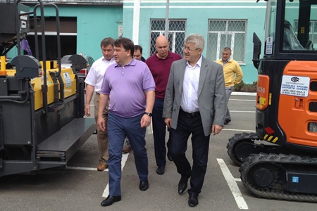 Министр транспорта и дорожного хозяйства Республики Татарстан Л.Р. Сафин посетил кафедру дорожно-строительных машин и Центр технического образования КГАСУ