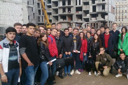 Студенты первого курса Института строительства знакомились с будущей специальностью на объектах строительства Казани