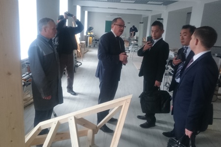 Представители японской строительной компании «Иида Сангё» посмотрели на условия подготовки плотников в колледже