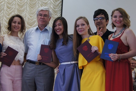 Выпускникам ИАиД вручили дипломы об окончании КГАСУ