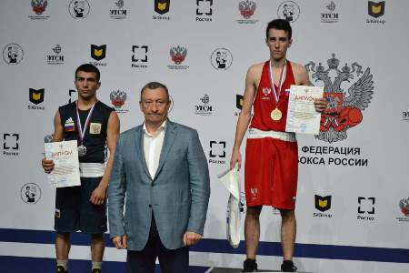 Студент КГАСУ Шамиль Котлубаев стал чемпионом Приволжского федерального округа по боксу